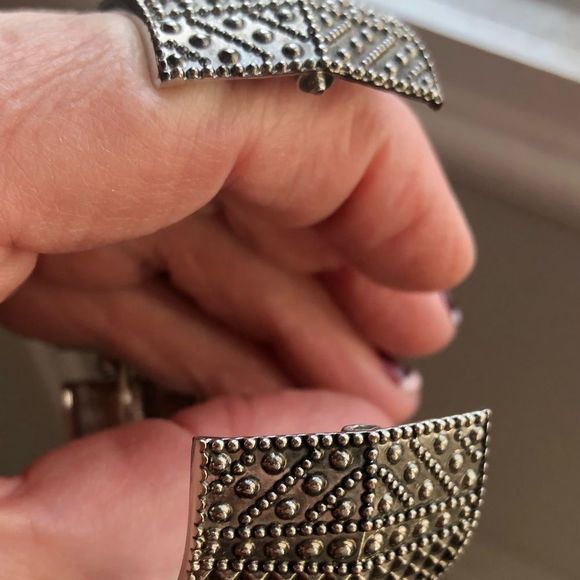 Silver tone texture design bracelet Sz 7.5 - Picture 7 of 10